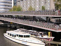 Многоярусные стоянки в Амстердаме.