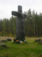 Крест Скорби, что находится рядом с перекрестком шоссе на Суоярви и Пряжа - Сортавала