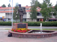 Памятник карельскому коробейнику