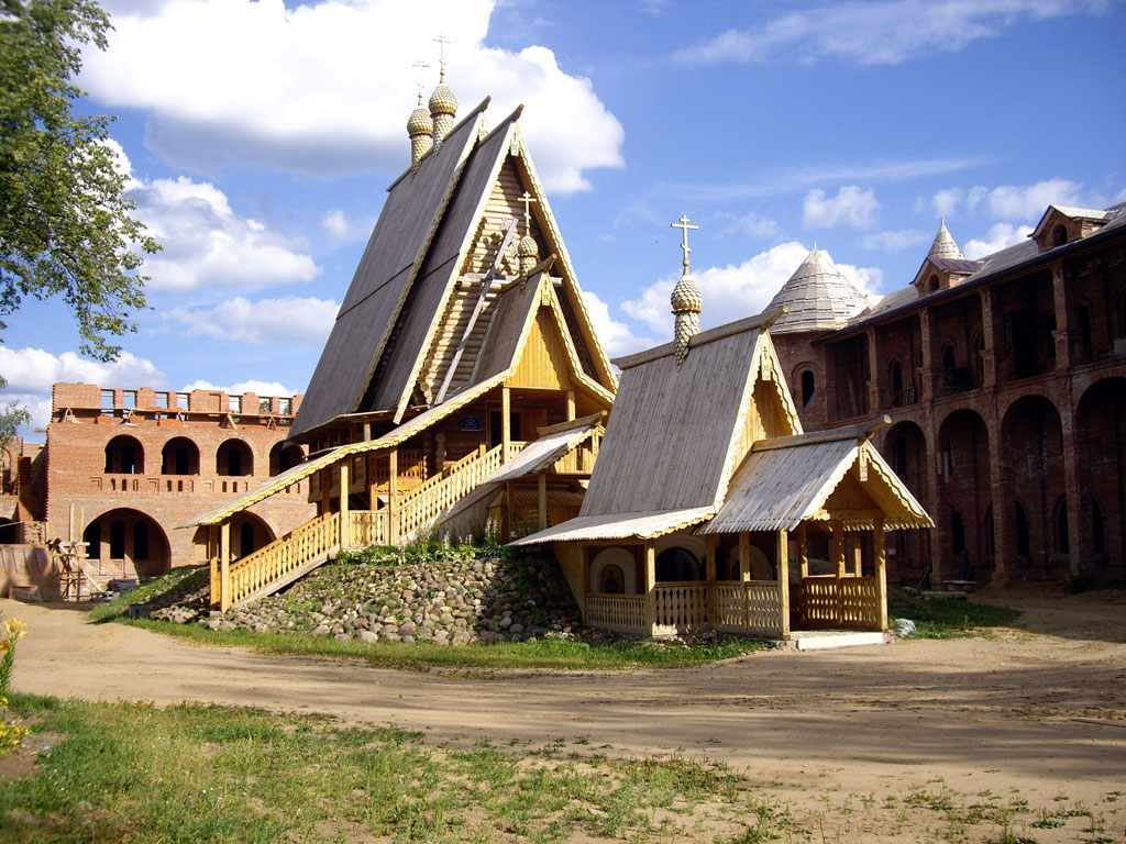 Сольбинский женский монастырь - здания и стены по большей части восстановлены с нуля